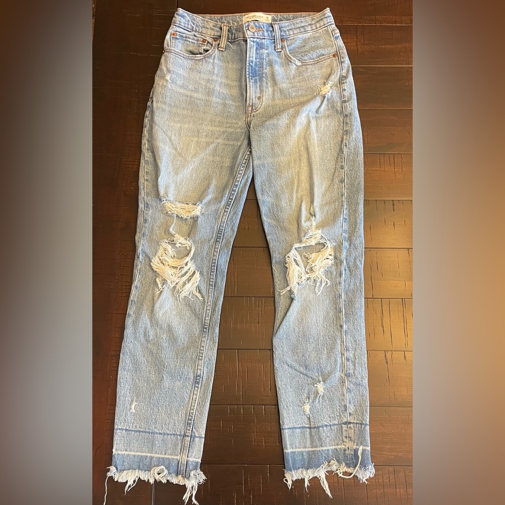 Abercrombie high rise mom jeans (size 26 or 2 regular)